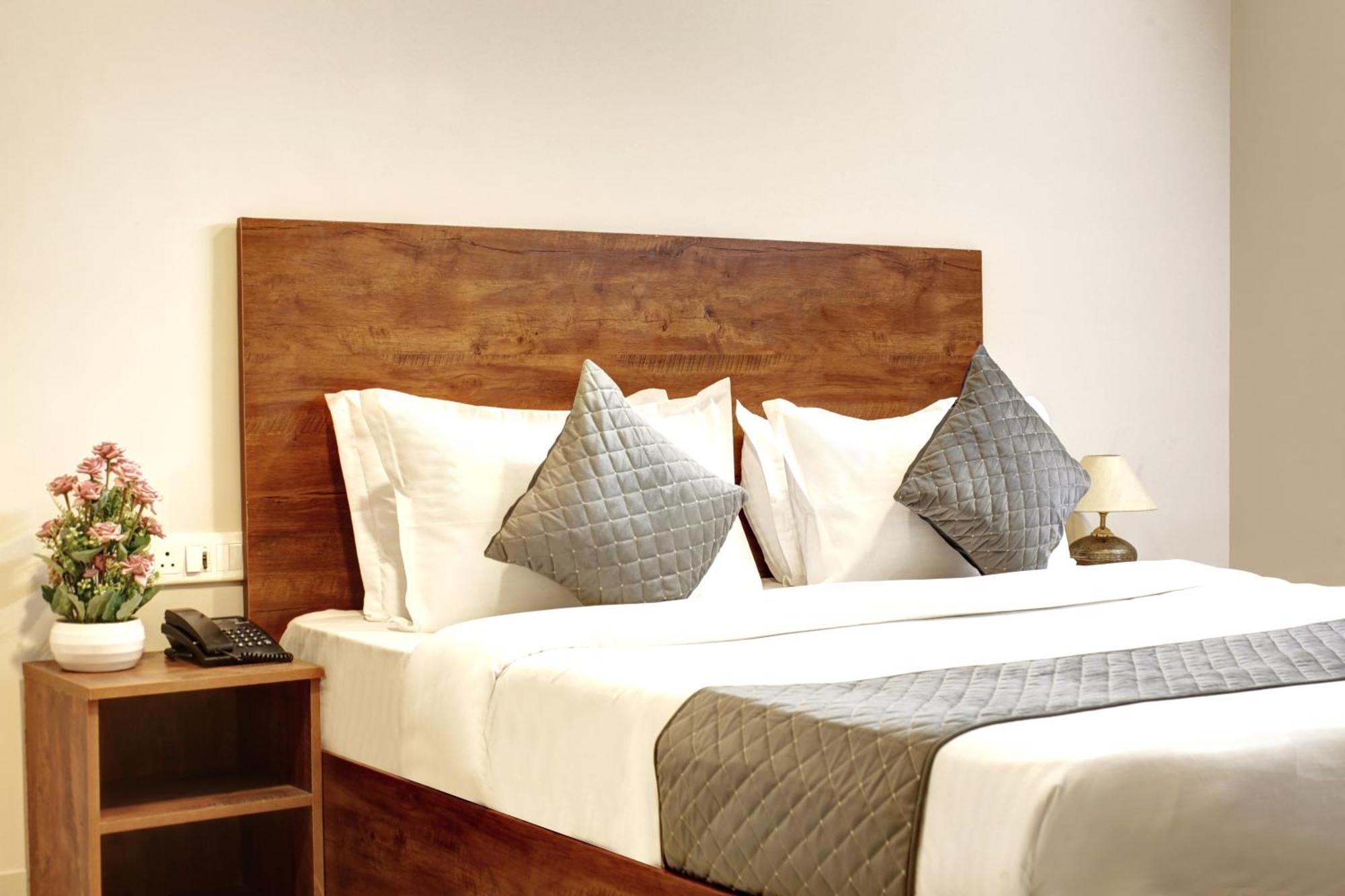 Limewood Stay - Executive Huda City Center Gurgáon Kültér fotó