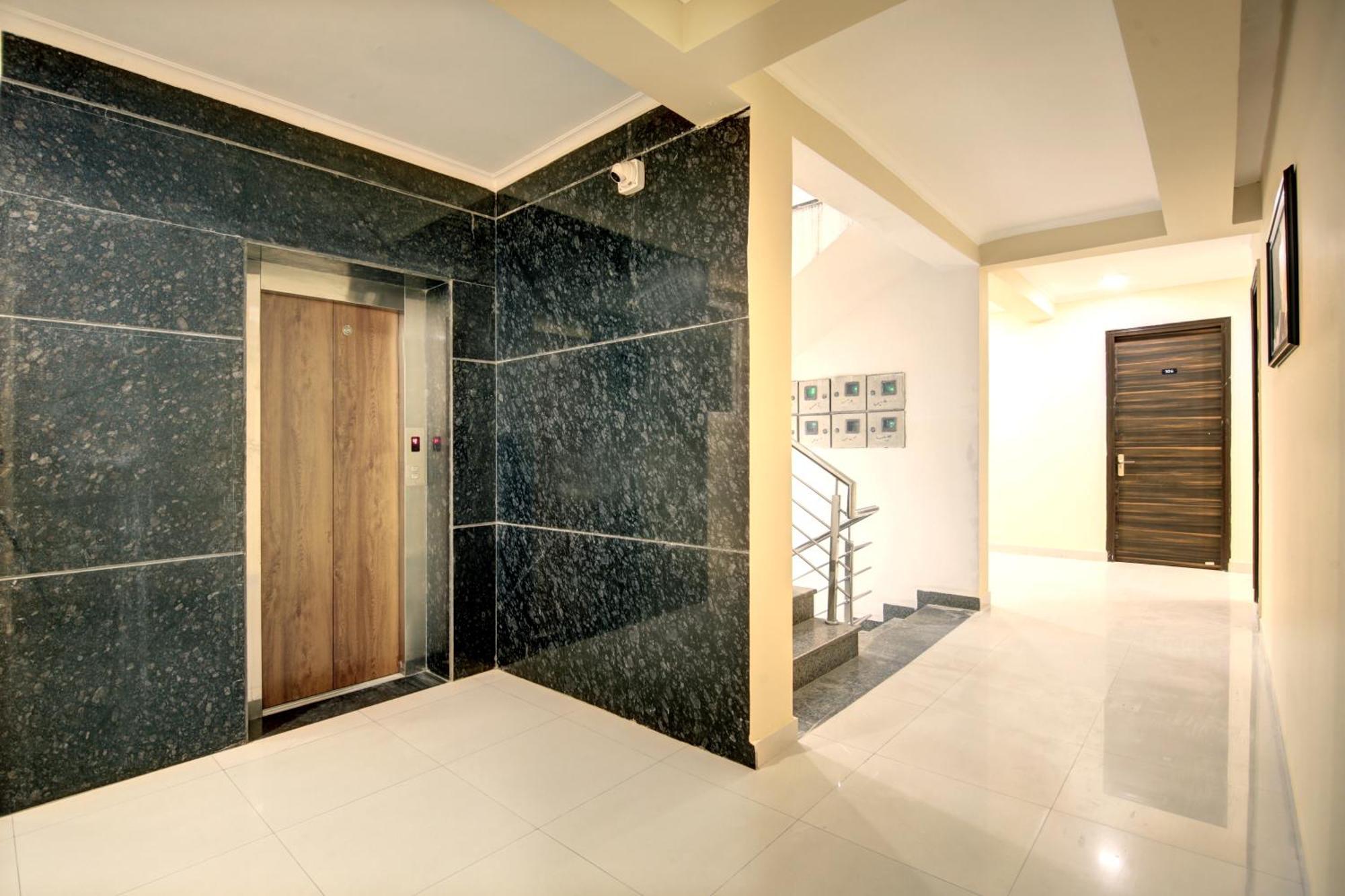 Limewood Stay - Executive Huda City Center Gurgáon Kültér fotó